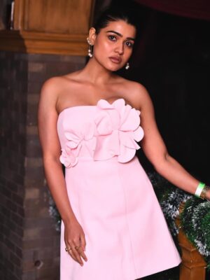 Kanak Pandey Instagram - Elegance, tinted pink..!🌸🌸