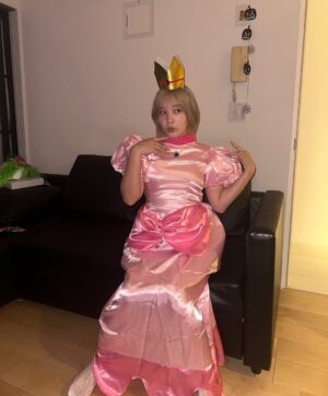 Kanako Takatsuki Instagram - #halloween2025
🍑👑⛱️🍄🏰💞
③別国のプリンセス発見
④フランスのカクテル💚
⑤パーティの前に食べたメキシカン🌮おいしかったな
