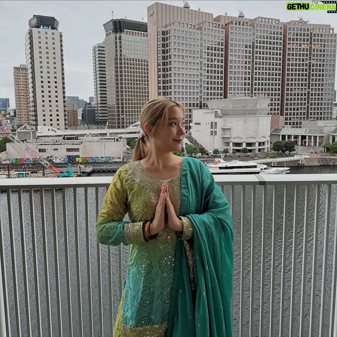 Kanako Takatsuki - 8.7K Likes - Happy Diwali🎆🪷🕯️

今日はインドのディワリというお祭りの日🇮🇳
ヒンドゥ教の神様ラーマ王子が魔王を倒して家に帰ってきた日だから、みんなお家をキラキラぴかぴか✨に装飾して迎え入れる準備をするんだって☺️🙏
日本に住んでいるインド人の友達宅にお邪魔してお祝いしました！🏠

着てるのはインドで買ったインドの服👗
こんな感じの女性の普段着のことをインドでは「スーツ」っていいます👄💡

#diwali #happydiwali2025🕯️🕯️🕯️🕯️🕯️💡💡🕯️🕯️🕯️💰💡🪔🪔🪔🪔🪔🪔🪔🪔🪔🎇🎇🎆🎁🎁🎇🎆🧨🧨🧨🧨🧨🎆🎁🎁🎆🧨🧨🎆🎇🎇🎆🧨🧨🧨🎇🎇🎑🪔🪅🪅🪔🧧🧧🧧🧧🪔🪅🪅🪔🧧🧧🧧🧧🪔🪔🪔🪅🎇🎁🎇🎁🎀🎀🎀🎇🎆🧨🧨🧨🧨🎇🎁🎀🎀🎀🎀🎁🎇🎆🎆🧨🧨🧨🧨🧨🧨🧨🎆🎇🎁🎁🎁🎁🎁🎁🎁🎁🧧🪔🪔🪔🧧🧧🪔🪔🪔🪔🪔🪔🪔🪔