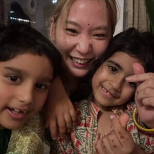 Kanako Takatsuki Instagram - Happy Diwali🎆🪷🕯️
今日はインドのディワリというお祭りの日🇮🇳
ヒンドゥ教の神様ラーマ王子が魔王を倒して家に帰ってきた日だから、みんなお家をキラキラぴかぴか✨に装飾して迎え入れる準備をするんだって☺️🙏
日本に住んでいるインド人の友達宅にお邪魔してお祝いしました!🏠
着てるのはインドで買ったインドの服👗
こんな感じの女性の普段着のことをインドでは「スーツ」っていいます👄💡
#diwali #happydiwali2025🕯️🕯️🕯️🕯️🕯️💡💡🕯️🕯️🕯️💰💡🪔🪔🪔🪔🪔🪔🪔🪔🪔🎇🎇🎆🎁🎁🎇🎆🧨🧨🧨🧨🧨🎆🎁🎁🎆🧨🧨🎆🎇🎇🎆🧨🧨🧨🎇🎇🎑🪔🪅🪅🪔🧧🧧🧧🧧🪔🪅🪅🪔🧧🧧🧧🧧🪔🪔🪔🪅🎇🎁🎇🎁🎀🎀🎀🎇🎆🧨🧨🧨🧨🎇🎁🎀🎀🎀🎀🎁🎇🎆🎆🧨🧨🧨🧨🧨🧨🧨🎆🎇🎁🎁🎁🎁🎁🎁🎁🎁🧧🪔🪔🪔🧧🧧🪔🪔🪔🪔🪔🪔🪔🪔