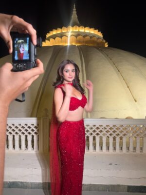Kanchi Bhansali Instagram - sangeet night āØā¤ļø
wearing @karishmaashita
mua @makeupbydeep__
hair by @khushi_hairstylist0