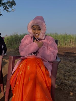 Kanchi Shinde Instagram - In love with my sweater🌸
Sagla Gulabi jhalay aajkal😛
