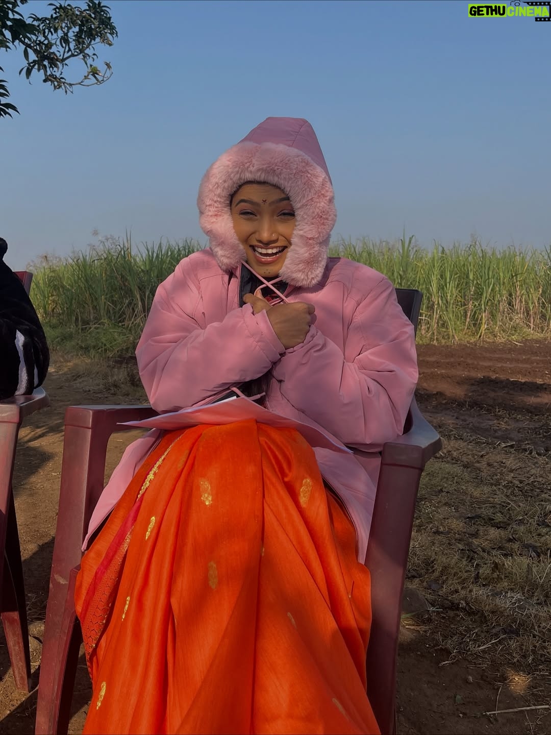 Kanchi Shinde - 7.6K Likes - In love with my sweater🌸
Sagla Gulabi jhalay aajkal😛
