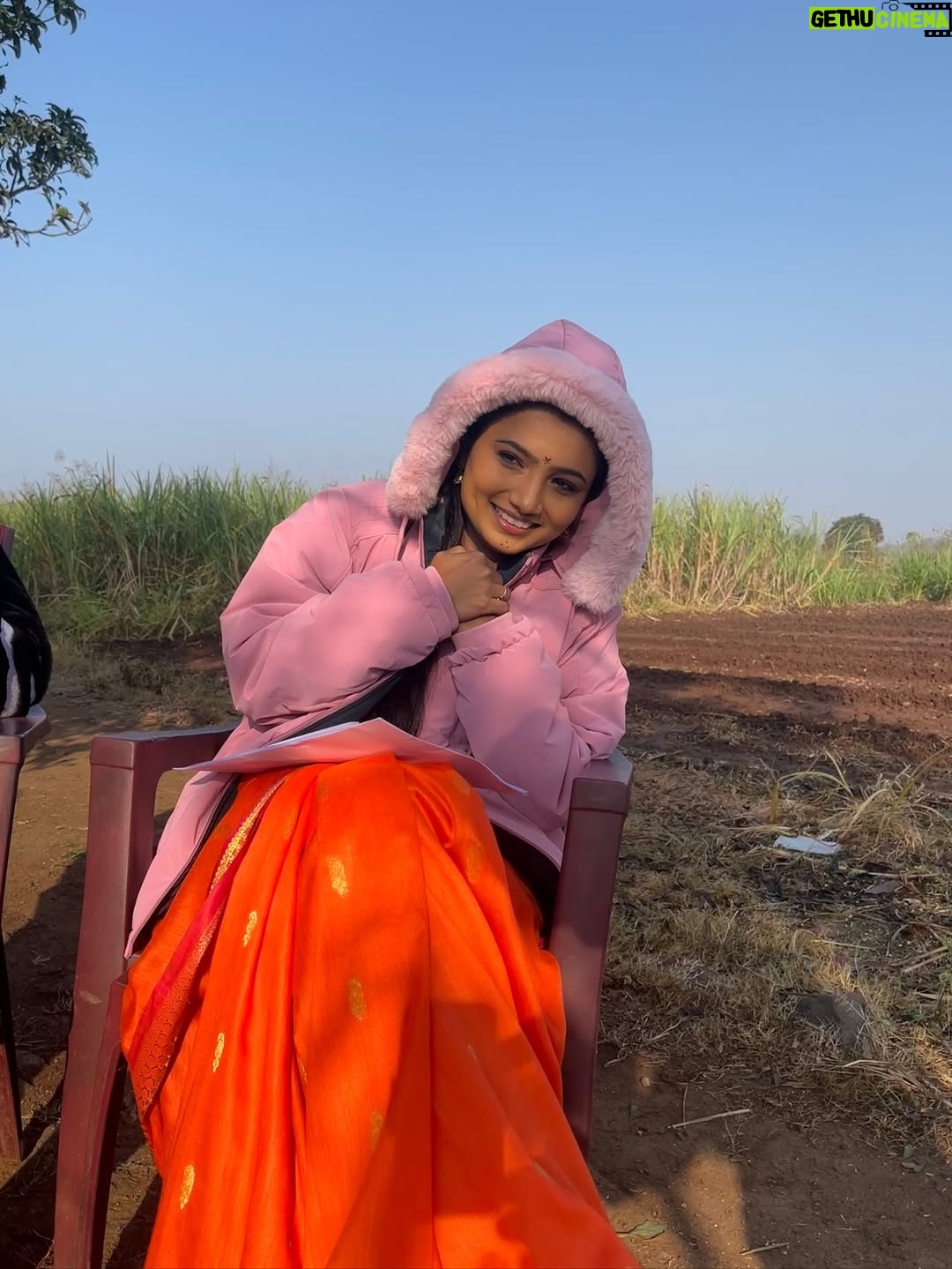 Kanchi Shinde - 7.6K Likes - In love with my sweater🌸
Sagla Gulabi jhalay aajkal😛