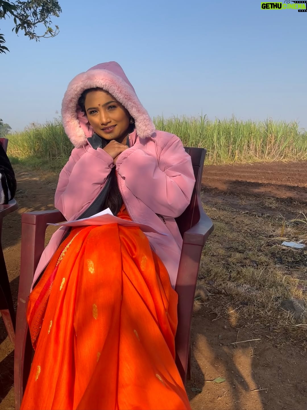 Kanchi Shinde - 7.6K Likes - In love with my sweater🌸
Sagla Gulabi jhalay aajkal😛