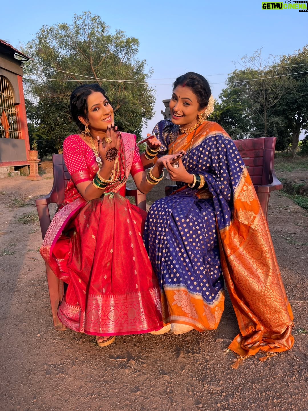 Kanchi Shinde - 2.7K Likes - Trust me when I say ki मी तिला off screen अजिबात त्रास देत नाही!!!🙊👀👻
.
हो ना गं इंदू?? @iamkanchishinde 👀❤️
.
.
पाहायला विसरू naka💥
पहा ‘इंद्रायणी’, दररोज, संध्या. 7 वाजता, फक्त कलर्स मराठीवर आणि कधीही 
@JioHotstar वर

#Indrayani #IndrayaniOnColorsMarathi #ColorsMarathi #NaviUbhariUnchBharari #gopalkala #kshamadeshpande #marathiserial #chinmaypatwardhan #gopal #Shreekala #actress #kanchishinde #GopalKala