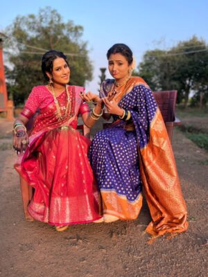 Kanchi Shinde Instagram - Trust me when I say ki मी तिला off screen अजिबात त्रास देत नाही!!!🙊👀👻
.
हो ना गं इंदू?? @iamkanchishinde 👀❤️
.
.
पाहायला विसरू naka💥
पहा ‘इंद्रायणी’, दररोज, संध्या. 7 वाजता, फक्त कलर्स मराठीवर आणि कधीही
@JioHotstar वर
#Indrayani #IndrayaniOnColorsMarathi #ColorsMarathi #NaviUbhariUnchBharari #gopalkala #kshamadeshpande #marathiserial #chinmaypatwardhan #gopal #Shreekala #actress #kanchishinde #GopalKala