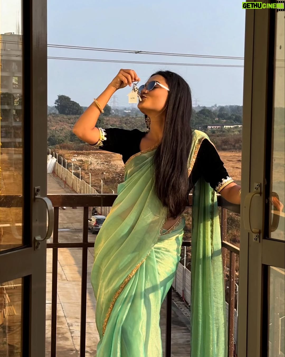 Kanchi Shinde - 1.8K Likes - 'इंद्रायणी' ही छोट्या पडद्यावरील लोकप्रिय मालिका आहे यात इंद्रायणीची भूमिका अभिनेत्री कांची शिंदे साकारत आहे. सोशल मीडियावर ती तिचे अनेक फोटो-व्हिडीओ शेअर करत असते. अशातच तिनं नवीन घर घेतल्याचे फोटो शेअर केले आहेत.
.
.
#MarathiManoranjanVishwa #kanchishinde
