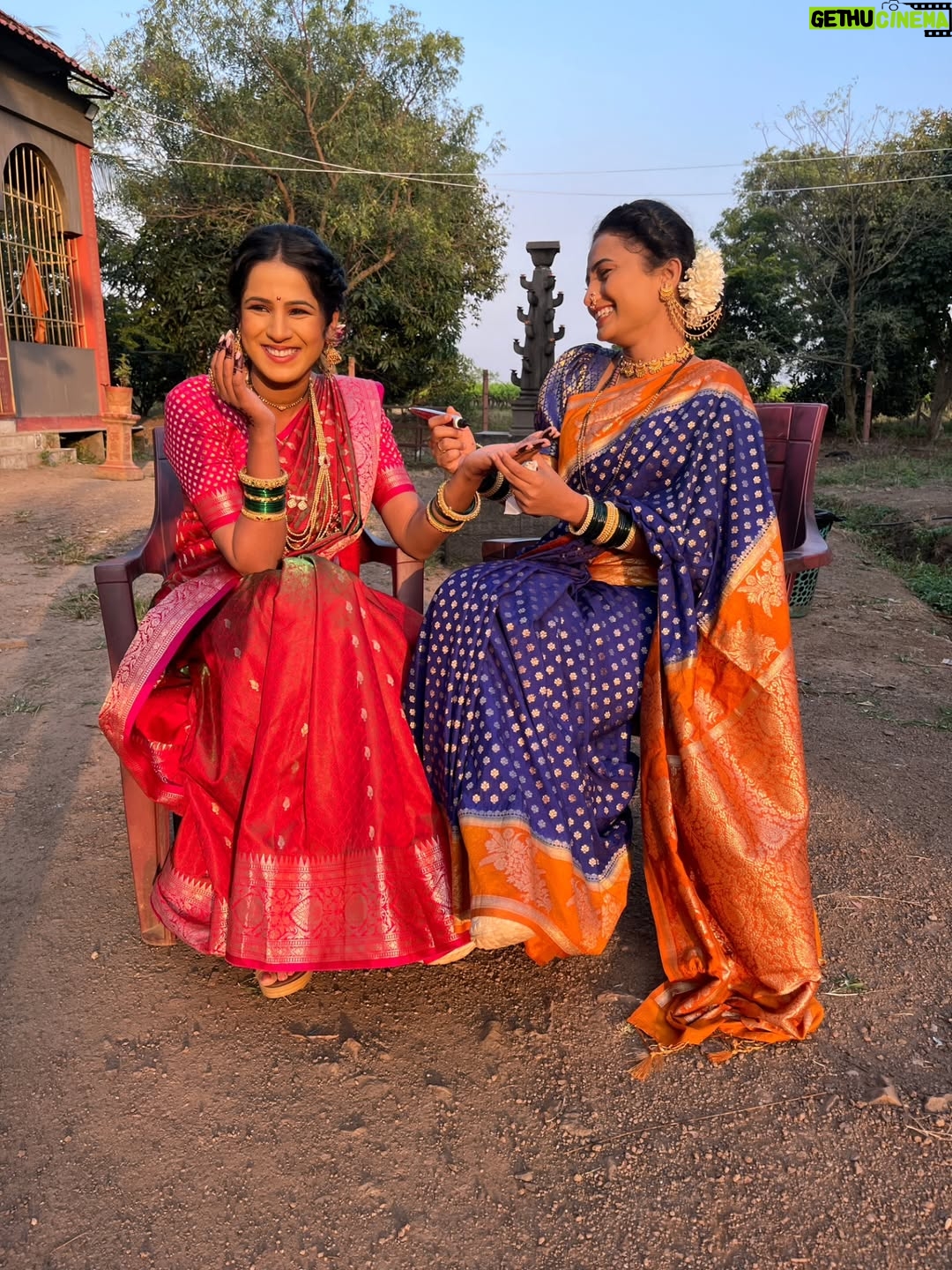 Kanchi Shinde - 2.7K Likes - Trust me when I say ki मी तिला off screen अजिबात त्रास देत नाही!!!🙊👀👻
.
हो ना गं इंदू?? @iamkanchishinde 👀❤️
.
.
पाहायला विसरू naka💥
पहा ‘इंद्रायणी’, दररोज, संध्या. 7 वाजता, फक्त कलर्स मराठीवर आणि कधीही 
@JioHotstar वर

#Indrayani #IndrayaniOnColorsMarathi #ColorsMarathi #NaviUbhariUnchBharari #gopalkala #kshamadeshpande #marathiserial #chinmaypatwardhan #gopal #Shreekala #actress #kanchishinde #GopalKala