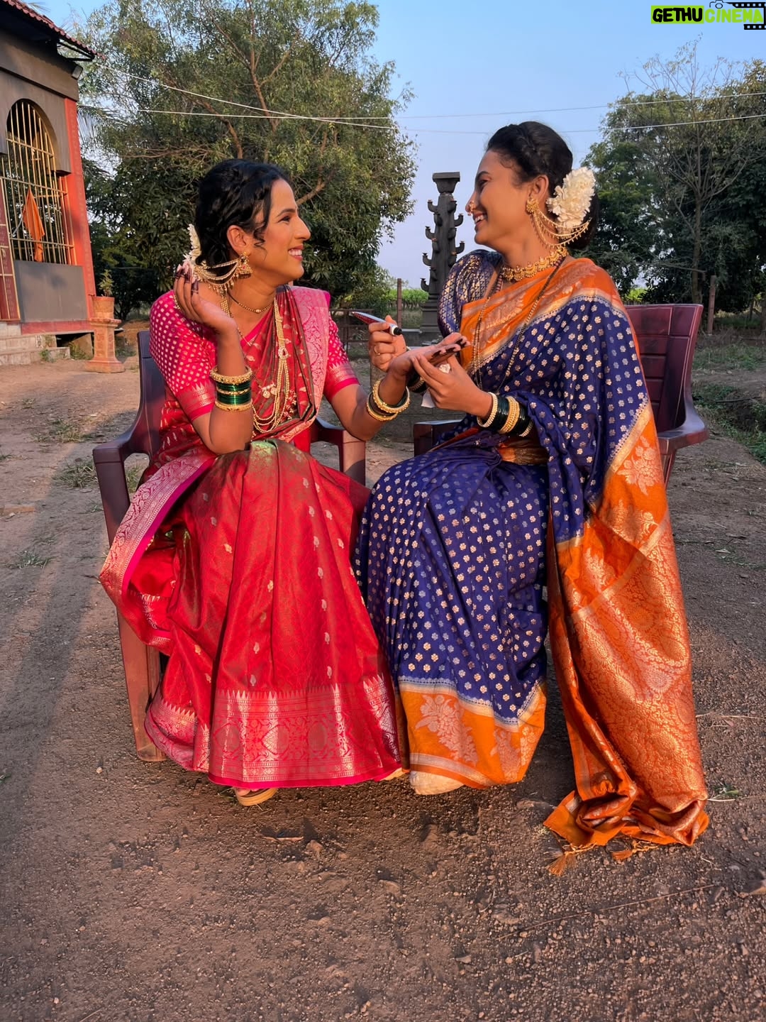 Kanchi Shinde - 2.7K Likes - Trust me when I say ki मी तिला off screen अजिबात त्रास देत नाही!!!🙊👀👻
.
हो ना गं इंदू?? @iamkanchishinde 👀❤️
.
.
पाहायला विसरू naka💥
पहा ‘इंद्रायणी’, दररोज, संध्या. 7 वाजता, फक्त कलर्स मराठीवर आणि कधीही 
@JioHotstar वर

#Indrayani #IndrayaniOnColorsMarathi #ColorsMarathi #NaviUbhariUnchBharari #gopalkala #kshamadeshpande #marathiserial #chinmaypatwardhan #gopal #Shreekala #actress #kanchishinde #GopalKala