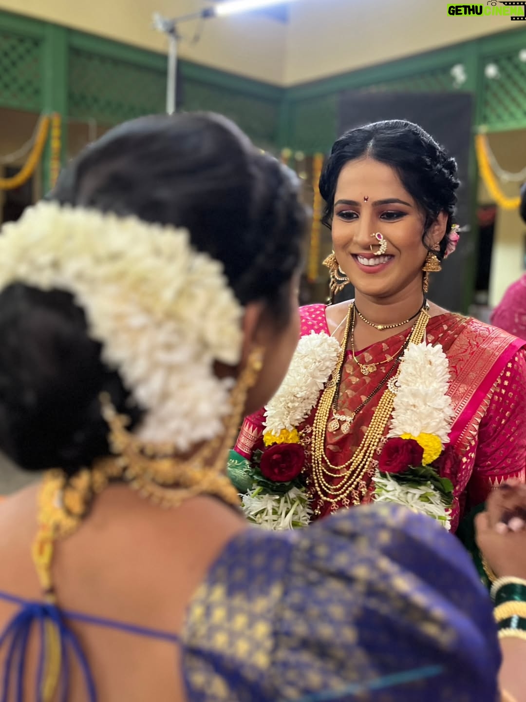 Kanchi Shinde - 2.7K Likes - Trust me when I say ki मी तिला off screen अजिबात त्रास देत नाही!!!🙊👀👻
.
हो ना गं इंदू?? @iamkanchishinde 👀❤️
.
.
पाहायला विसरू naka💥
पहा ‘इंद्रायणी’, दररोज, संध्या. 7 वाजता, फक्त कलर्स मराठीवर आणि कधीही 
@JioHotstar वर

#Indrayani #IndrayaniOnColorsMarathi #ColorsMarathi #NaviUbhariUnchBharari #gopalkala #kshamadeshpande #marathiserial #chinmaypatwardhan #gopal #Shreekala #actress #kanchishinde #GopalKala