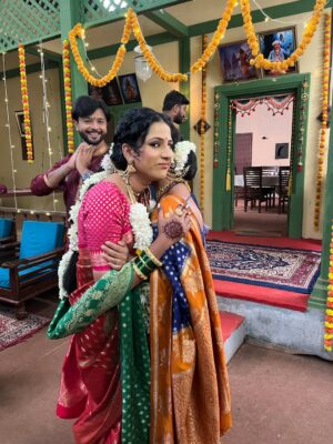 Kanchi Shinde Instagram - Trust me when I say ki मी तिला off screen अजिबात त्रास देत नाही!!!🙊👀👻
.
हो ना गं इंदू?? @iamkanchishinde 👀❤️
.
.
पाहायला विसरू naka💥
पहा ‘इंद्रायणी’, दररोज, संध्या. 7 वाजता, फक्त कलर्स मराठीवर आणि कधीही
@JioHotstar वर
#Indrayani #IndrayaniOnColorsMarathi #ColorsMarathi #NaviUbhariUnchBharari #gopalkala #kshamadeshpande #marathiserial #chinmaypatwardhan #gopal #Shreekala #actress #kanchishinde #GopalKala