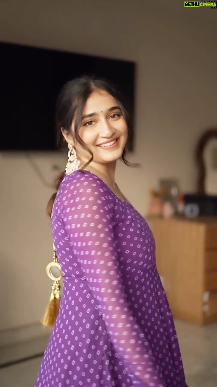 Kangan Khandelwal - 24.8K Likes - Happy Lohri everyone ♥️🔥
Outfit from @amivastra 💜
#desilook #explorepage✨ #viral #desi #ethnic

Desilook, Indian outfit, Anarkali, Desi, Indian look