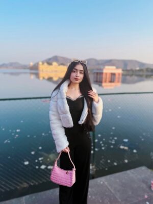 Kareena Tekwani Instagram - Makar Sankranti, but make it fashion🤍🪁
.
.
.
.
.
.
[ Pink City Aesthetic, Winter Fashion 2026, Jaipur street style, Winter Fit Inspo, City Photoshoot, Cozy Fit, Pinterest Fur Jacket, Winter Street Style India, Slow City Vibe, Jal Mahal Jaipur ]