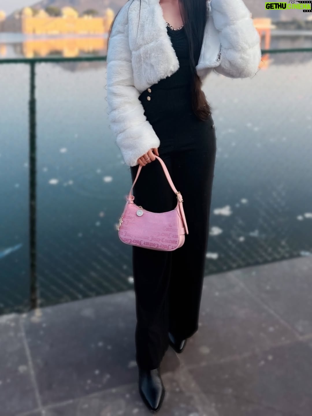 Kareena Tekwani - 3.6K Likes - Makar Sankranti, but make it fashion🤍🪁
.
.
.
.
.
.
[ Pink City Aesthetic, Winter Fashion 2026, Jaipur street style, Winter Fit Inspo, City Photoshoot, Cozy Fit, Pinterest Fur Jacket, Winter Street Style India, Slow City Vibe, Jal Mahal Jaipur ]