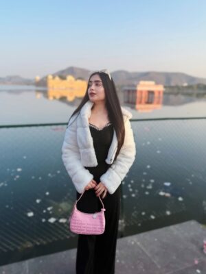 Kareena Tekwani Instagram - Makar Sankranti, but make it fashion🤍🪁
.
.
.
.
.
.
[ Pink City Aesthetic, Winter Fashion 2026, Jaipur street style, Winter Fit Inspo, City Photoshoot, Cozy Fit, Pinterest Fur Jacket, Winter Street Style India, Slow City Vibe, Jal Mahal Jaipur ]