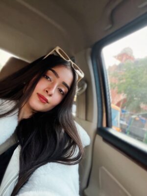 Kareena Tekwani Instagram - Makar Sankranti, but make it fashion🤍🪁
.
.
.
.
.
.
[ Pink City Aesthetic, Winter Fashion 2026, Jaipur street style, Winter Fit Inspo, City Photoshoot, Cozy Fit, Pinterest Fur Jacket, Winter Street Style India, Slow City Vibe, Jal Mahal Jaipur ]