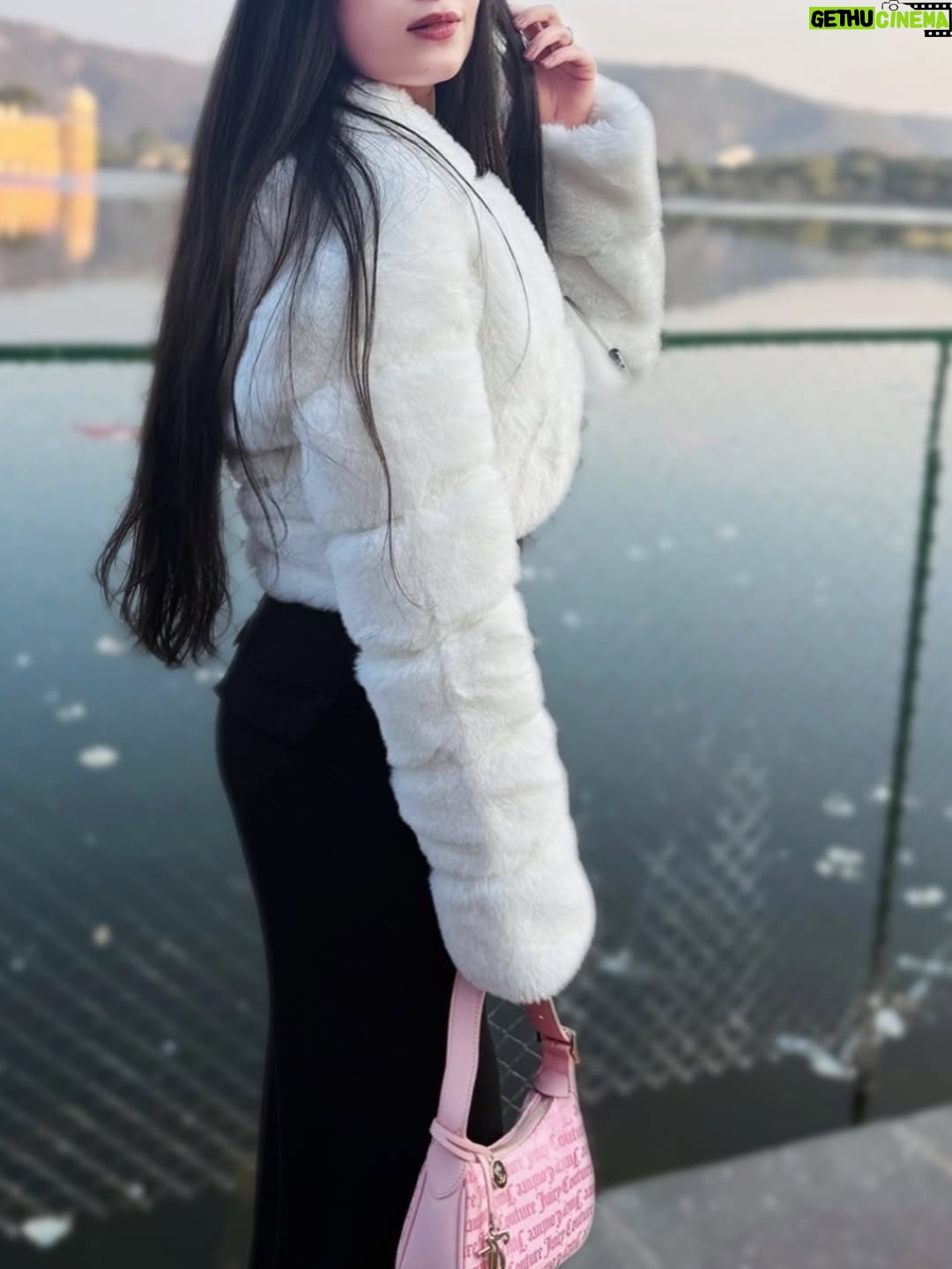 Kareena Tekwani - 3.6K Likes - Makar Sankranti, but make it fashion🤍🪁
.
.
.
.
.
.
[ Pink City Aesthetic, Winter Fashion 2026, Jaipur street style, Winter Fit Inspo, City Photoshoot, Cozy Fit, Pinterest Fur Jacket, Winter Street Style India, Slow City Vibe, Jal Mahal Jaipur ]
