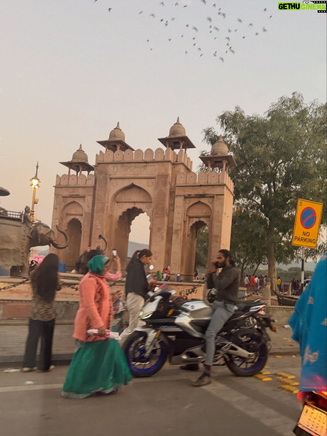 Kareena Tekwani - 3.6K Likes - Makar Sankranti, but make it fashion🤍🪁
.
.
.
.
.
.
[ Pink City Aesthetic, Winter Fashion 2026, Jaipur street style, Winter Fit Inspo, City Photoshoot, Cozy Fit, Pinterest Fur Jacket, Winter Street Style India, Slow City Vibe, Jal Mahal Jaipur ]