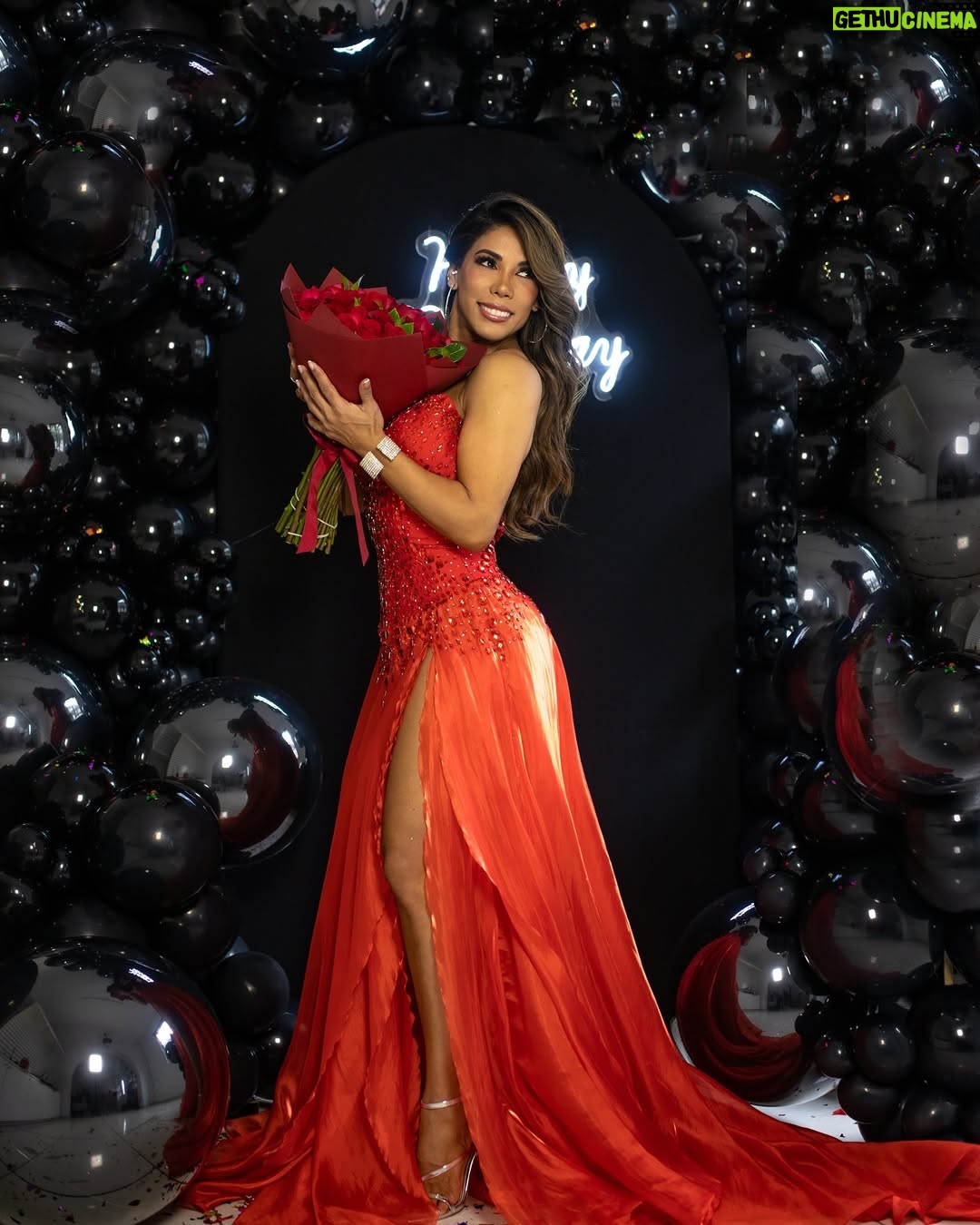 Karen Dejo - 27.4K Likes - BIRTHDAY GIRL 🌹🎈🎂
Agradecida por un año más de vida , rodeada de las personas que me aman♥️, gracias Dios, gracias a todos ustedes que me demuestran su cariño por mis redes. Les mando un besote y mucho amor. 
💋

👗@maritzamendozastudio 
🎈@lacasitadevalentinaperu
🎂@malitortas.eventos 
🌹@magia.pe_