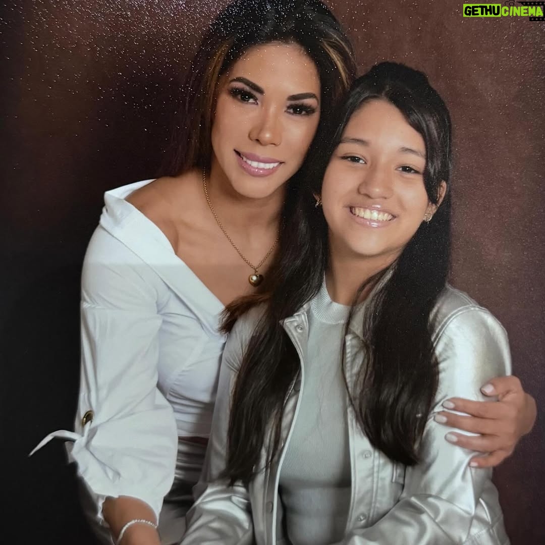 Karen Dejo - 27.3K Likes - Hace 13 años le pedi a Diosito con mucha fé que me diera la bendición de ser madre y nació mi niña hermosa, la dueña de mi vida, de mi corazón, hago todo para verte crecer feliz .
Siempre la abu y yo estaremos a tu lado para encaminarte, guiarte , cuídate  y llenarte de amor 
❤️🥰Feliz Cumplaños Mia y recuerda toda la vida que te amamos !!!🎂❤️