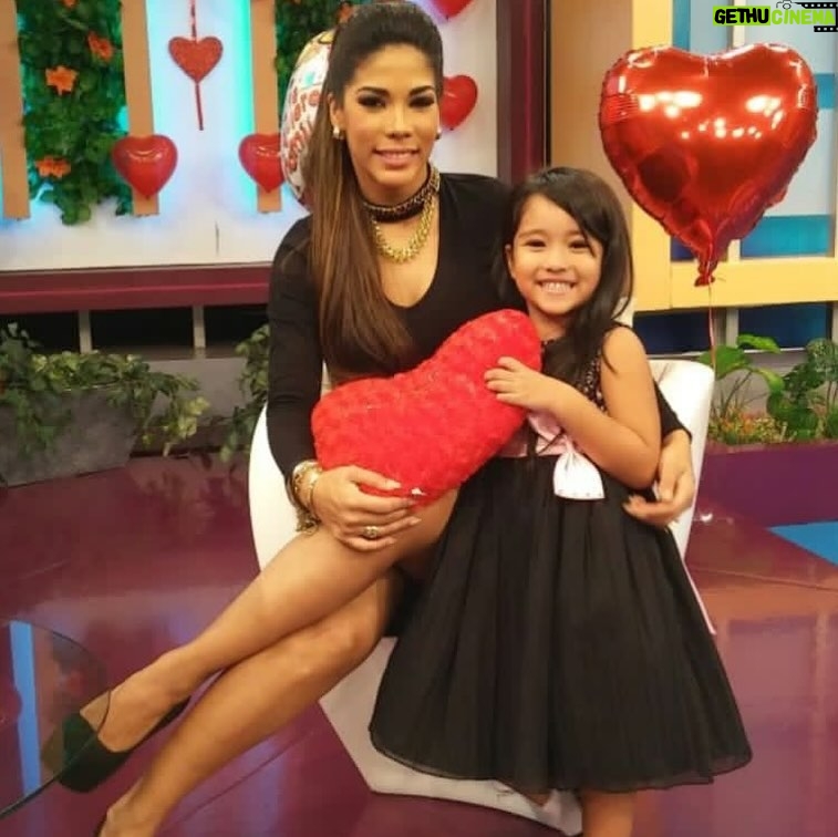 Karen Dejo - 27.3K Likes - Hace 13 años le pedi a Diosito con mucha fé que me diera la bendición de ser madre y nació mi niña hermosa, la dueña de mi vida, de mi corazón, hago todo para verte crecer feliz .
Siempre la abu y yo estaremos a tu lado para encaminarte, guiarte , cuídate  y llenarte de amor 
❤️🥰Feliz Cumplaños Mia y recuerda toda la vida que te amamos !!!🎂❤️