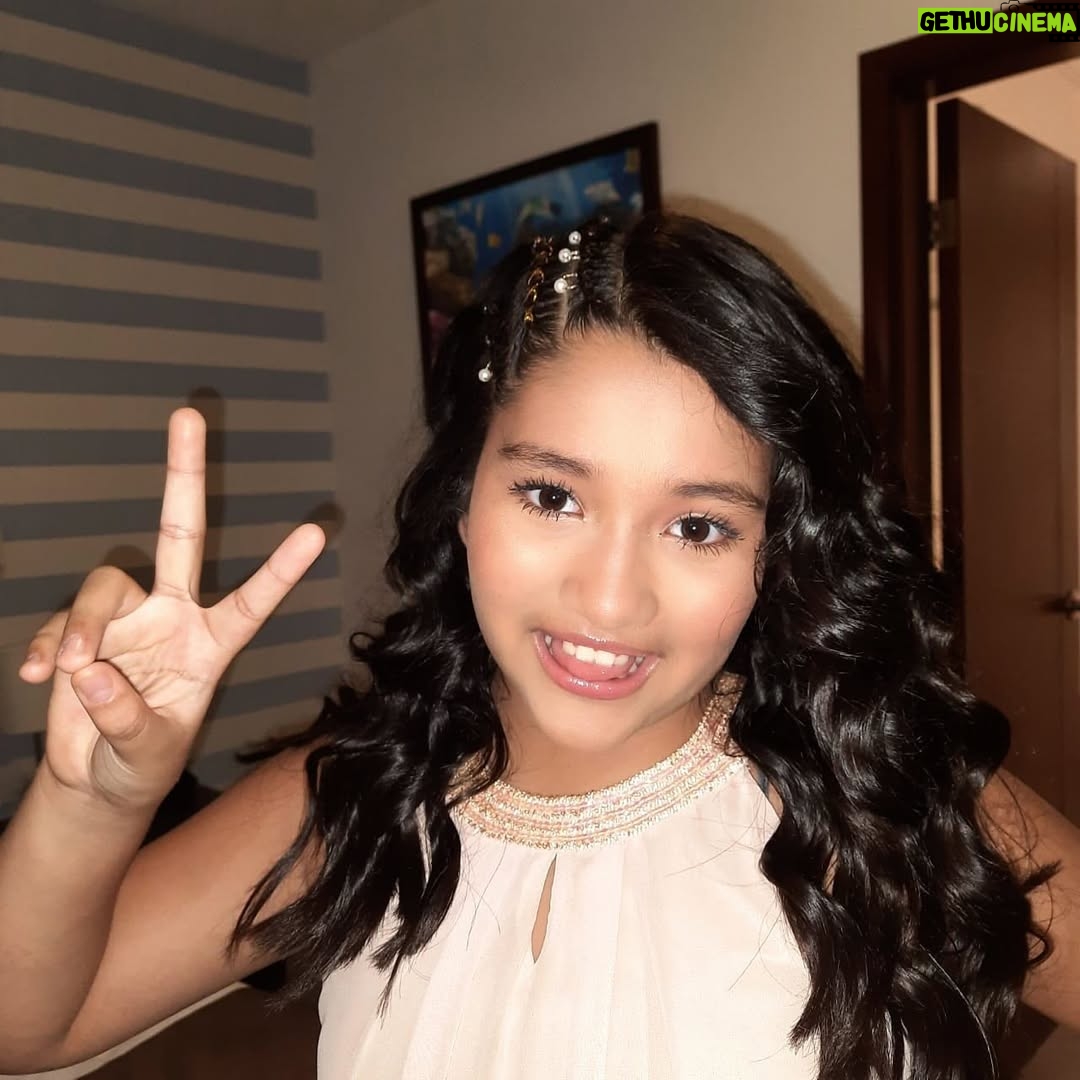Karen Dejo - 27.3K Likes - Hace 13 años le pedi a Diosito con mucha fé que me diera la bendición de ser madre y nació mi niña hermosa, la dueña de mi vida, de mi corazón, hago todo para verte crecer feliz .
Siempre la abu y yo estaremos a tu lado para encaminarte, guiarte , cuídate  y llenarte de amor 
❤️🥰Feliz Cumplaños Mia y recuerda toda la vida que te amamos !!!🎂❤️