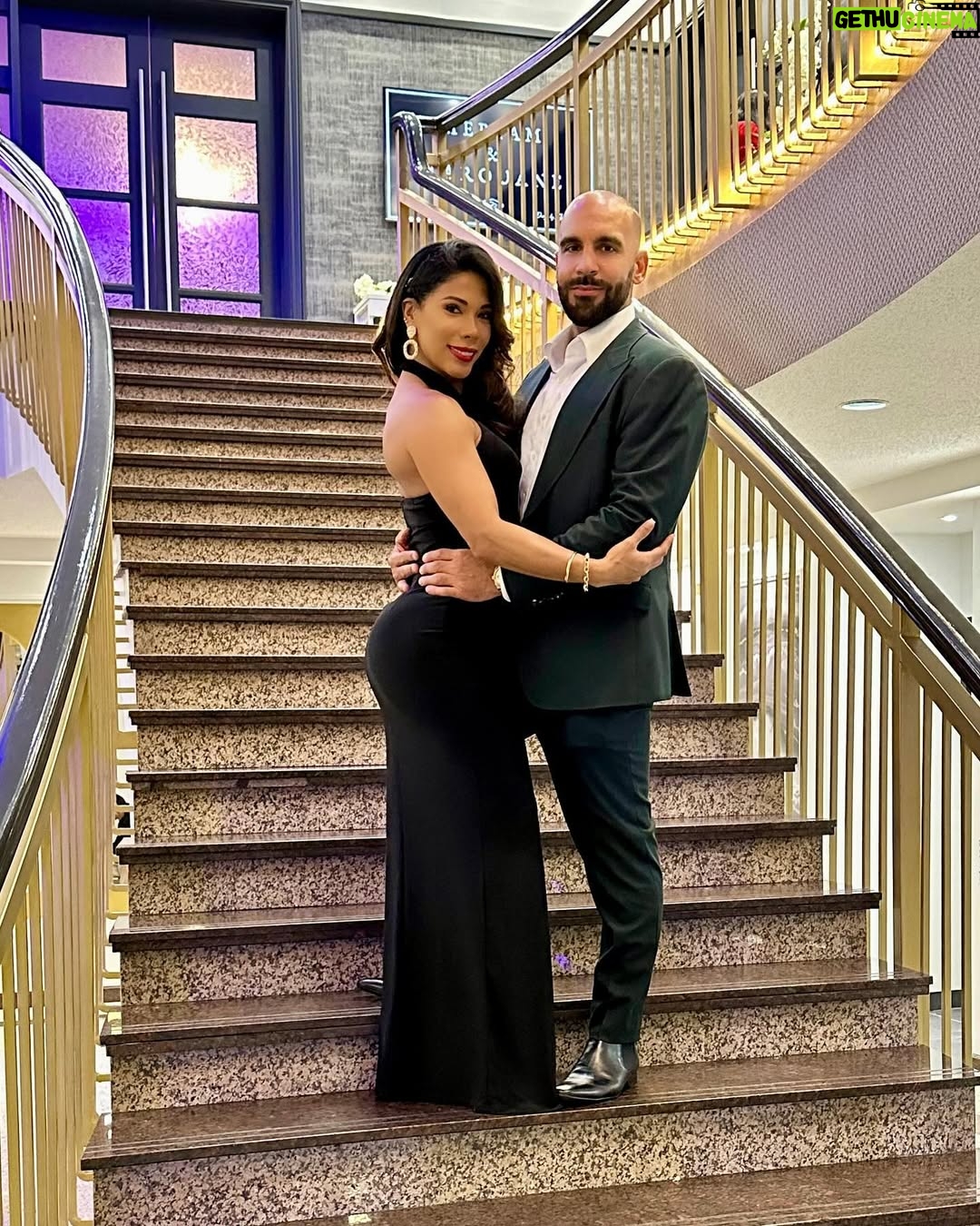 Karen Dejo - 42.5K Likes - Pase unos días hermosos en Montreal , te amo mucho , estoy muy feliz de todo lo que estamos construyendo juntos . Siempre vamos a cuidarnos ❤️
Dios sabe por qué unió nuestros caminos 🙏🏽
@shahidkhan.escapades