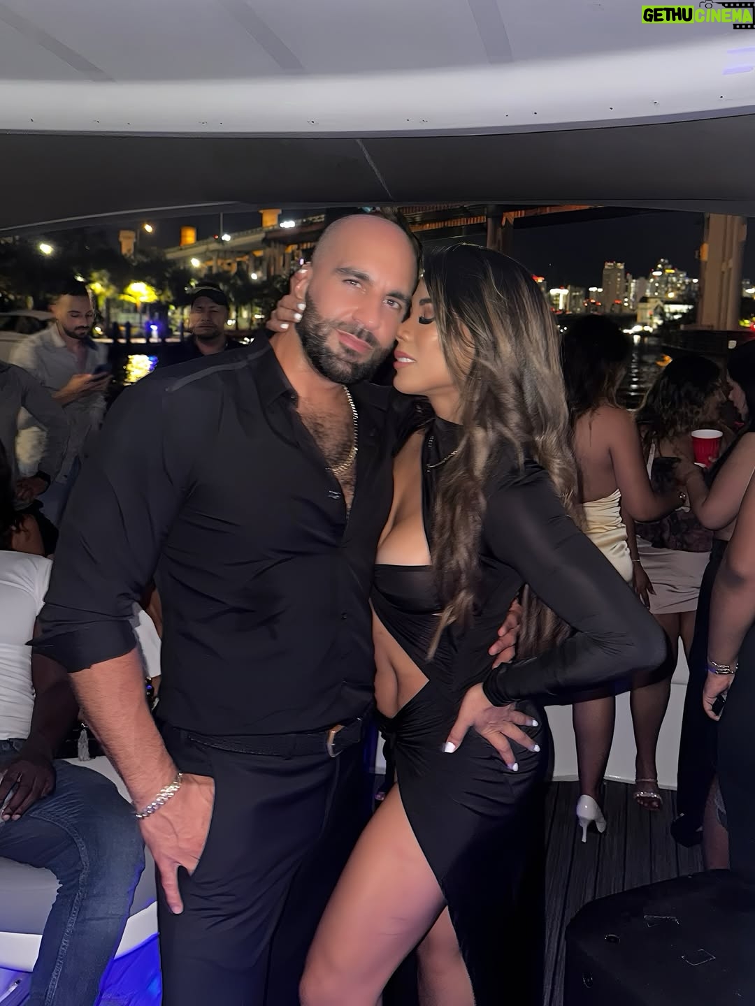 Karen Dejo - 30K Likes - Me encanta cuando disfrutamos el uno del otro❤️siento que el mundo se detiene y todo es perfecto. (solo falta Mía y Dayyan )
✨Caring for our love is a commitment✨
Love you