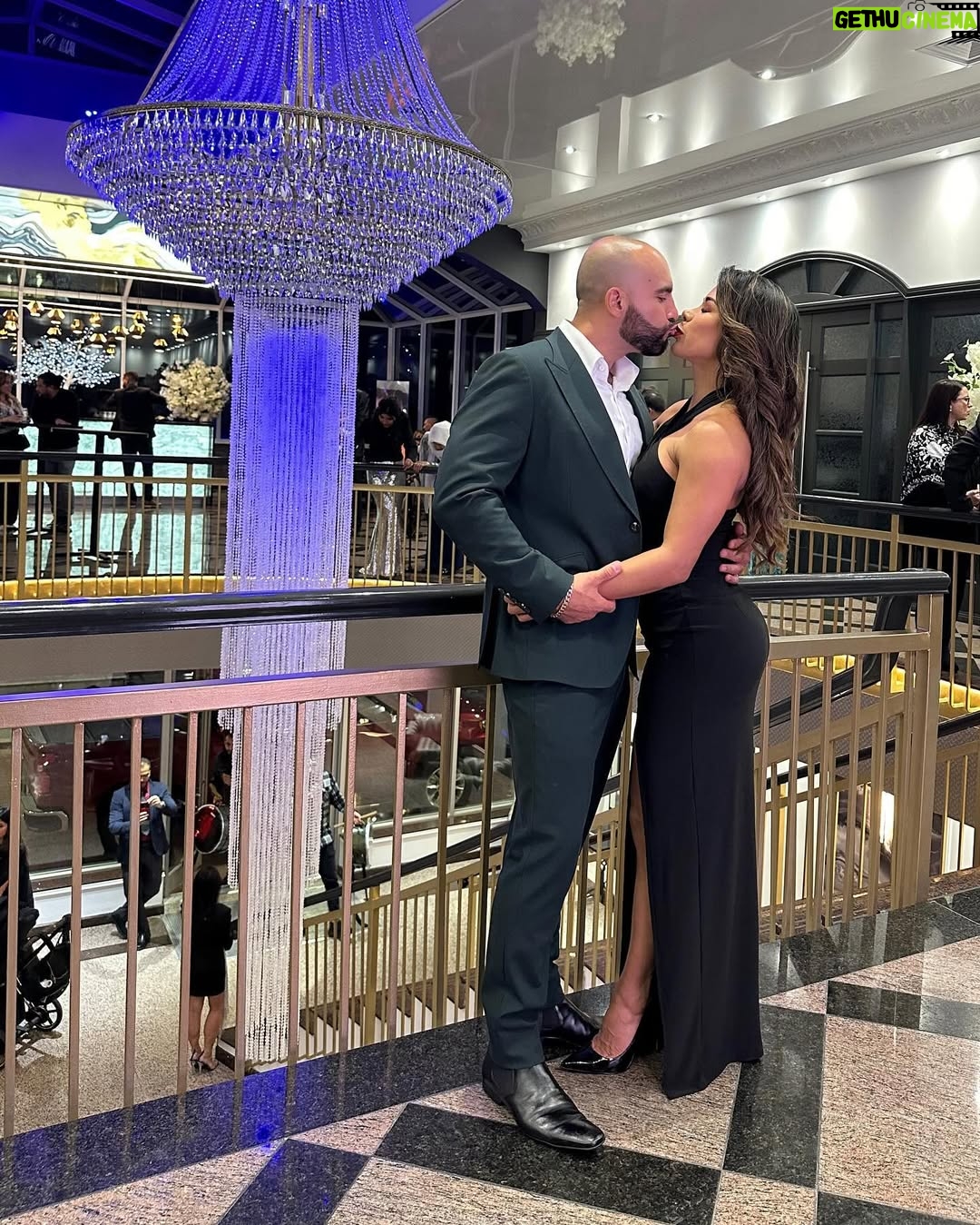 Karen Dejo - 42.5K Likes - Pase unos días hermosos en Montreal , te amo mucho , estoy muy feliz de todo lo que estamos construyendo juntos . Siempre vamos a cuidarnos ❤️
Dios sabe por qué unió nuestros caminos 🙏🏽
@shahidkhan.escapades