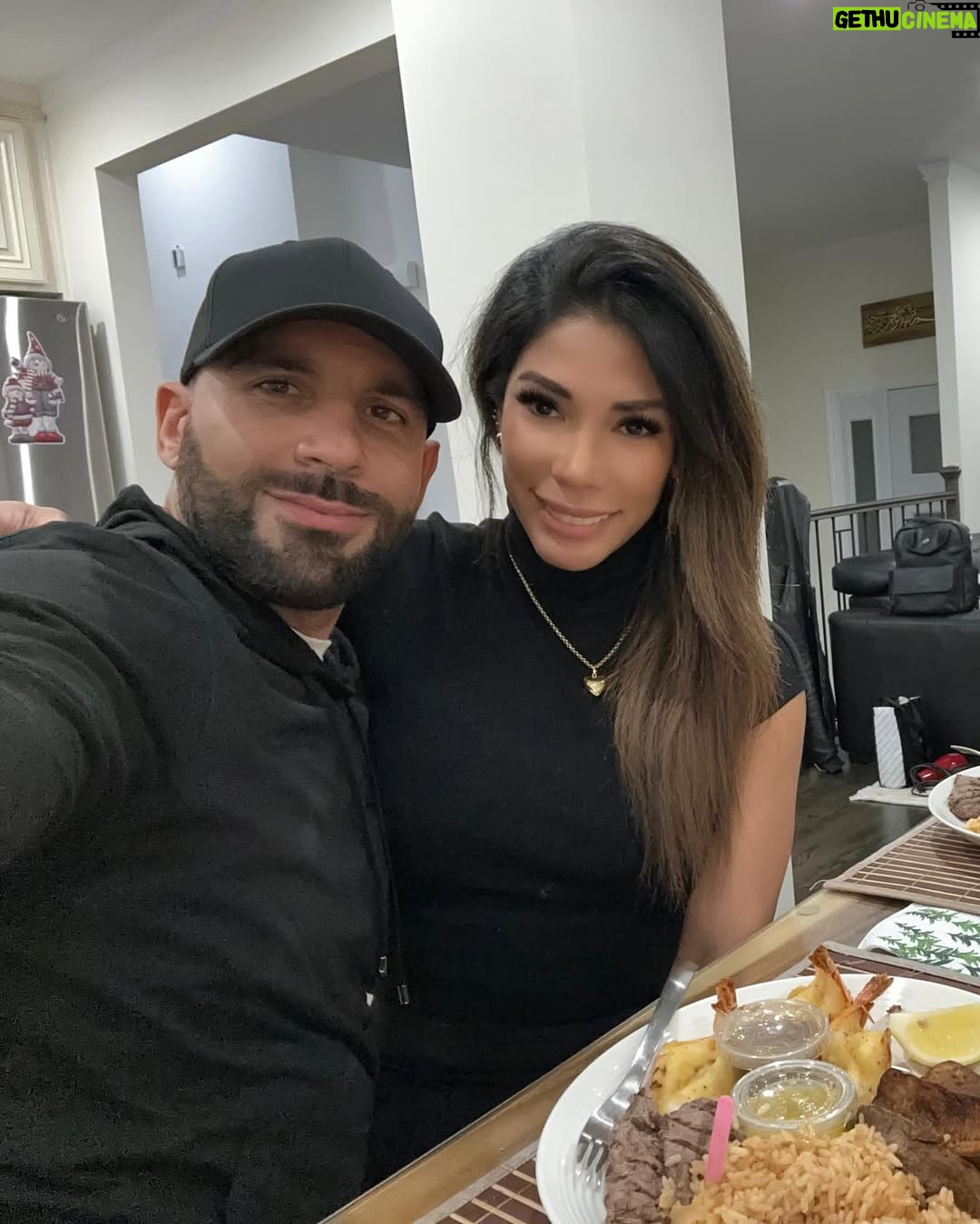 Karen Dejo - 42.5K Likes - Pase unos días hermosos en Montreal , te amo mucho , estoy muy feliz de todo lo que estamos construyendo juntos . Siempre vamos a cuidarnos ❤️
Dios sabe por qué unió nuestros caminos 🙏🏽
@shahidkhan.escapades