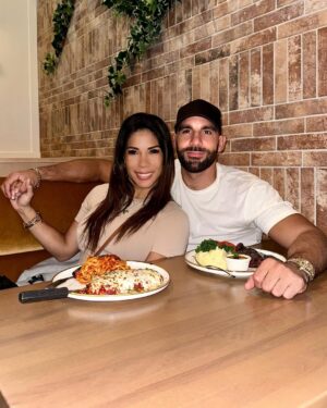 Karen Dejo Instagram - Pase unos días hermosos en Montreal , te amo mucho , estoy muy feliz de todo lo que estamos construyendo juntos . Siempre vamos a cuidarnos ❤️
Dios sabe por qué unió nuestros caminos 🙏🏽
@shahidkhan.escapades