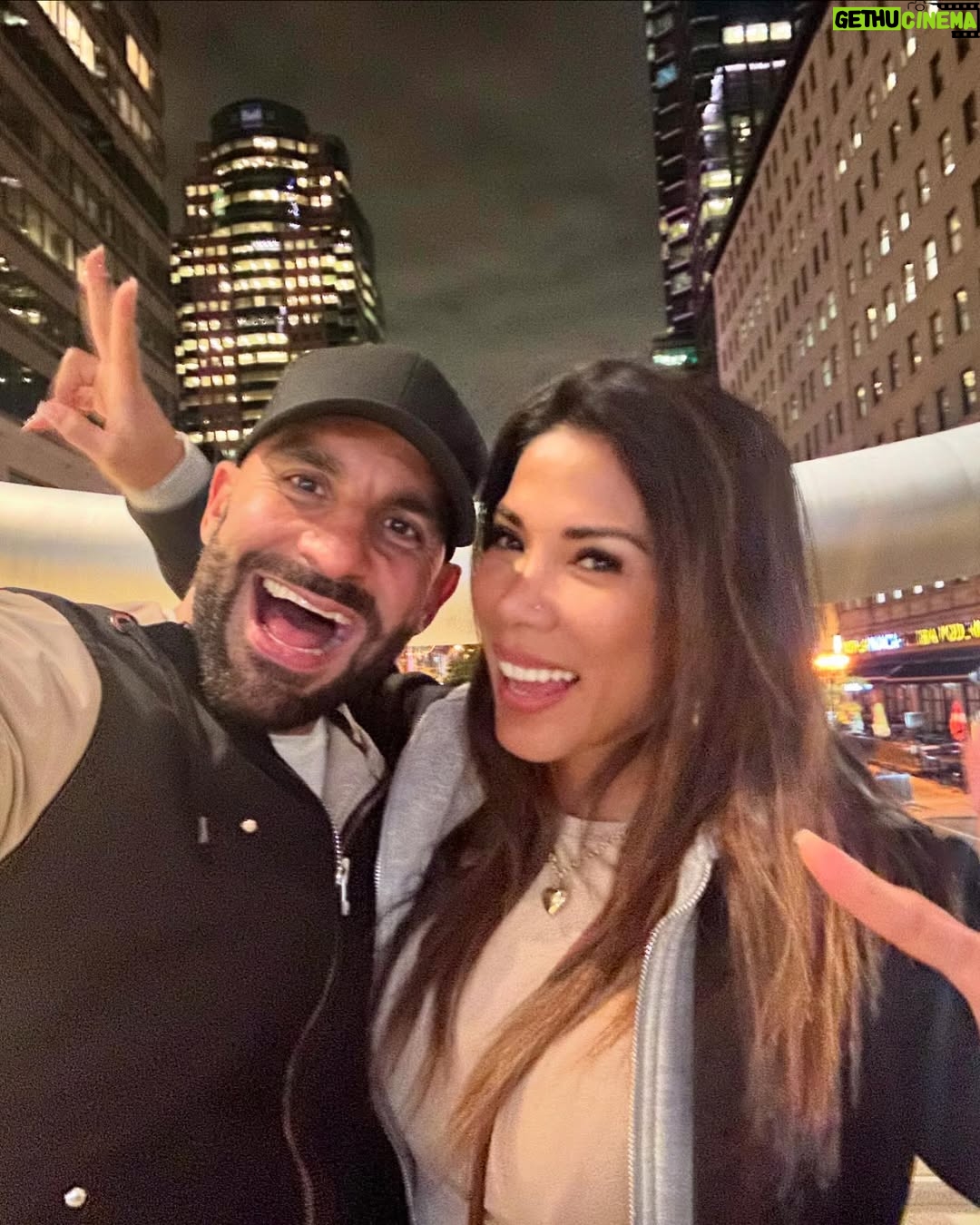 Karen Dejo - 42.5K Likes - Pase unos días hermosos en Montreal , te amo mucho , estoy muy feliz de todo lo que estamos construyendo juntos . Siempre vamos a cuidarnos ❤️
Dios sabe por qué unió nuestros caminos 🙏🏽
@shahidkhan.escapades