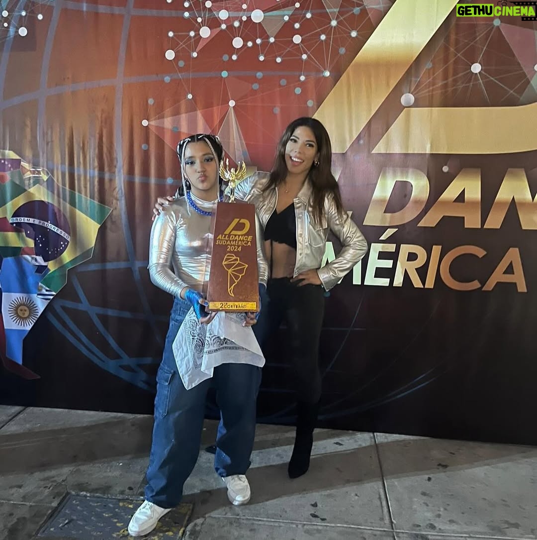 Karen Dejo - 17K Likes - Orgullosa de mi bb , amo como baila y cada logro de ella me hace feliz , mi corazón palpita rápido de la emoción. Te amo 💕 mi amor . (Su primera competencia sudamericana )🏆

@ebac_escueladedanzaoficial 
@alldanceinternationalofficial