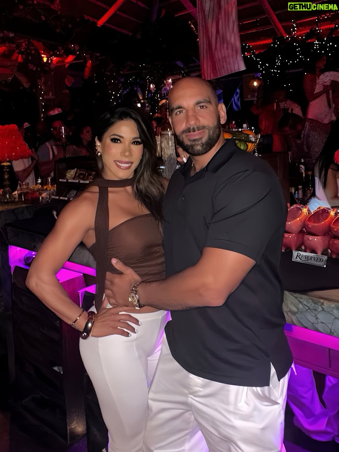 Karen Dejo - 30K Likes - Me encanta cuando disfrutamos el uno del otro❤️siento que el mundo se detiene y todo es perfecto. (solo falta Mía y Dayyan )
✨Caring for our love is a commitment✨
Love you