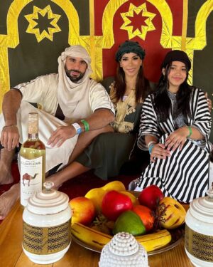 Karen Dejo Instagram - Un día hermoso en Ica con mi bb y mi novio 🐪💕
#love #ica #dromedary #goodvibes