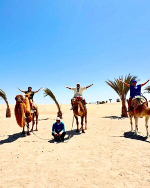 Karen Dejo Instagram - Un día hermoso en Ica con mi bb y mi novio 🐪💕
#love #ica #dromedary #goodvibes