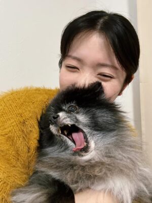 Karen Miyama Instagram - 29歳になりました☺︎
ちっちゃい怪獣と一緒に良き歳にします🍙

マネージャーさんヘアメイクさんスタイリストさんのお馴染みチームや、声優の先輩、
あにレコでもお祝いしていただきました
井上さん毎年プレゼントありがとうございました🙏