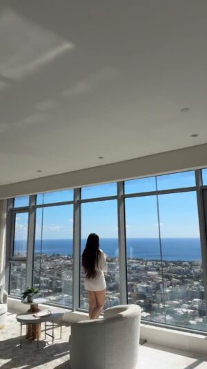 Karen Yapoort Instagram - Hoy me levanté con la preocupacion de no saber donde iremos a recibir el año 2026 , si en Milan o Grecia ✈️ 🇬🇷🇮🇹
Amiga @luzgarciatv respondame el WhatsApp para definir con tiempo .