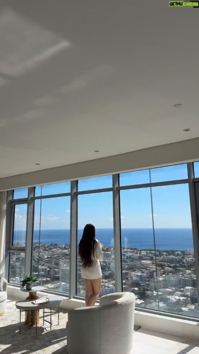 Karen Yapoort - 118.4K Likes - Hoy me levanté con la preocupacion de no saber donde iremos a recibir el año 2026 , si en Milan o Grecia ✈️ 🇬🇷🇮🇹

Amiga @luzgarciatv respondame el WhatsApp para definir con tiempo .