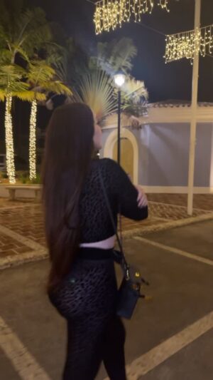 Karen Yapoort Instagram - 🖤🥂🐆