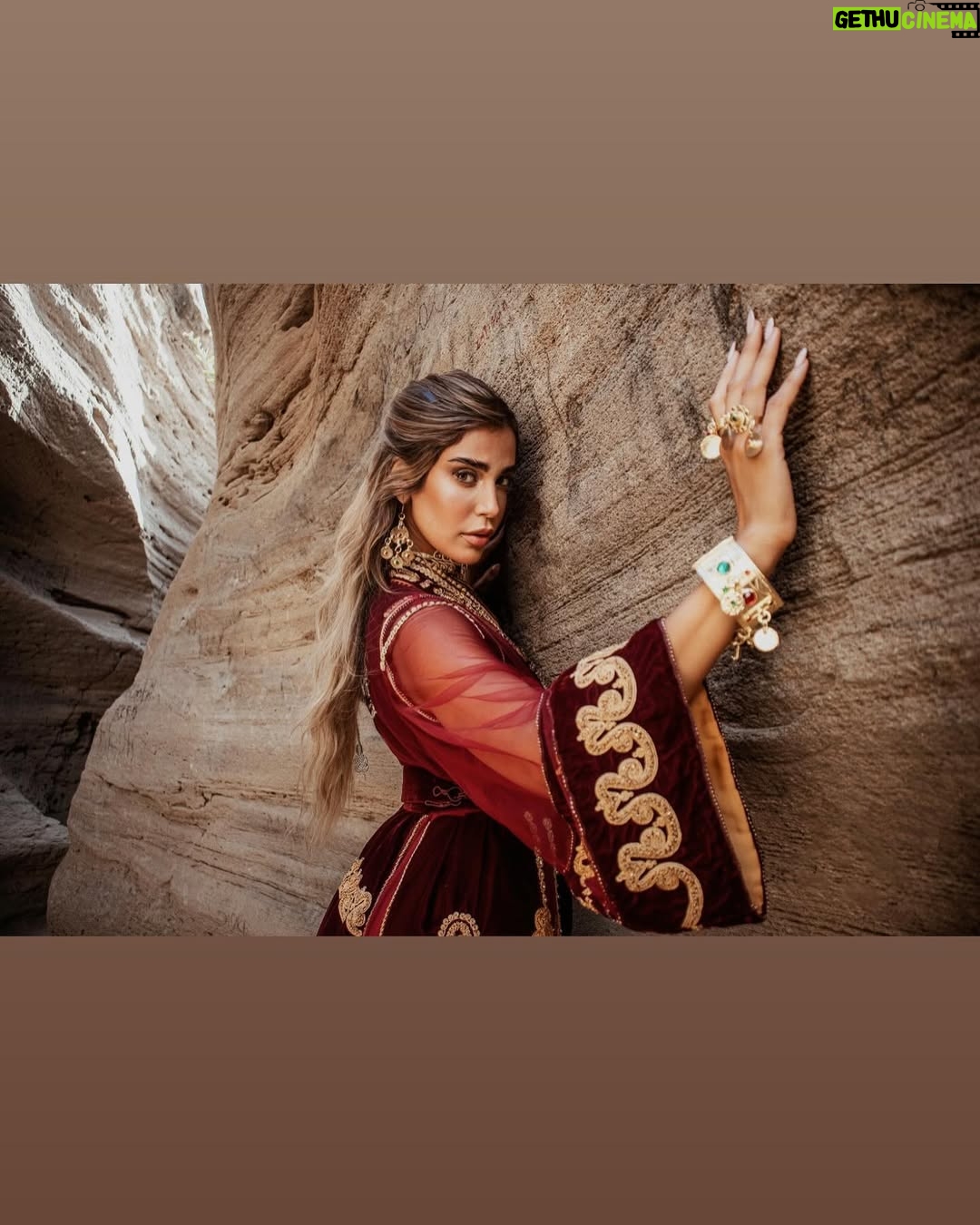 Karima Gouit - 117.8K Likes - وا لهاوا مانيغ لان إيهواوين ؟  ⵣ 

للفخامة عنوان @malika_mouzyene ✨🤎 

تصوير @othmanessahat ✨🤎