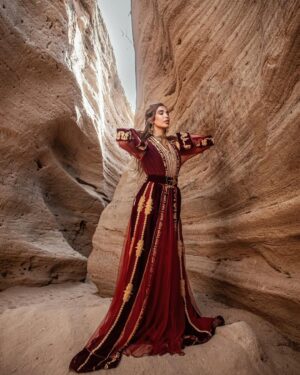 Karima Gouit Instagram - وا لهاوا مانيغ لان إيهواوين ؟  ⵣ 

للفخامة عنوان @malika_mouzyene ✨🤎 

تصوير @othmanessahat ✨🤎
