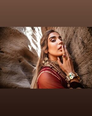 Karima Gouit Instagram - وا لهاوا مانيغ لان إيهواوين ؟  ⵣ 

للفخامة عنوان @malika_mouzyene ✨🤎 

تصوير @othmanessahat ✨🤎