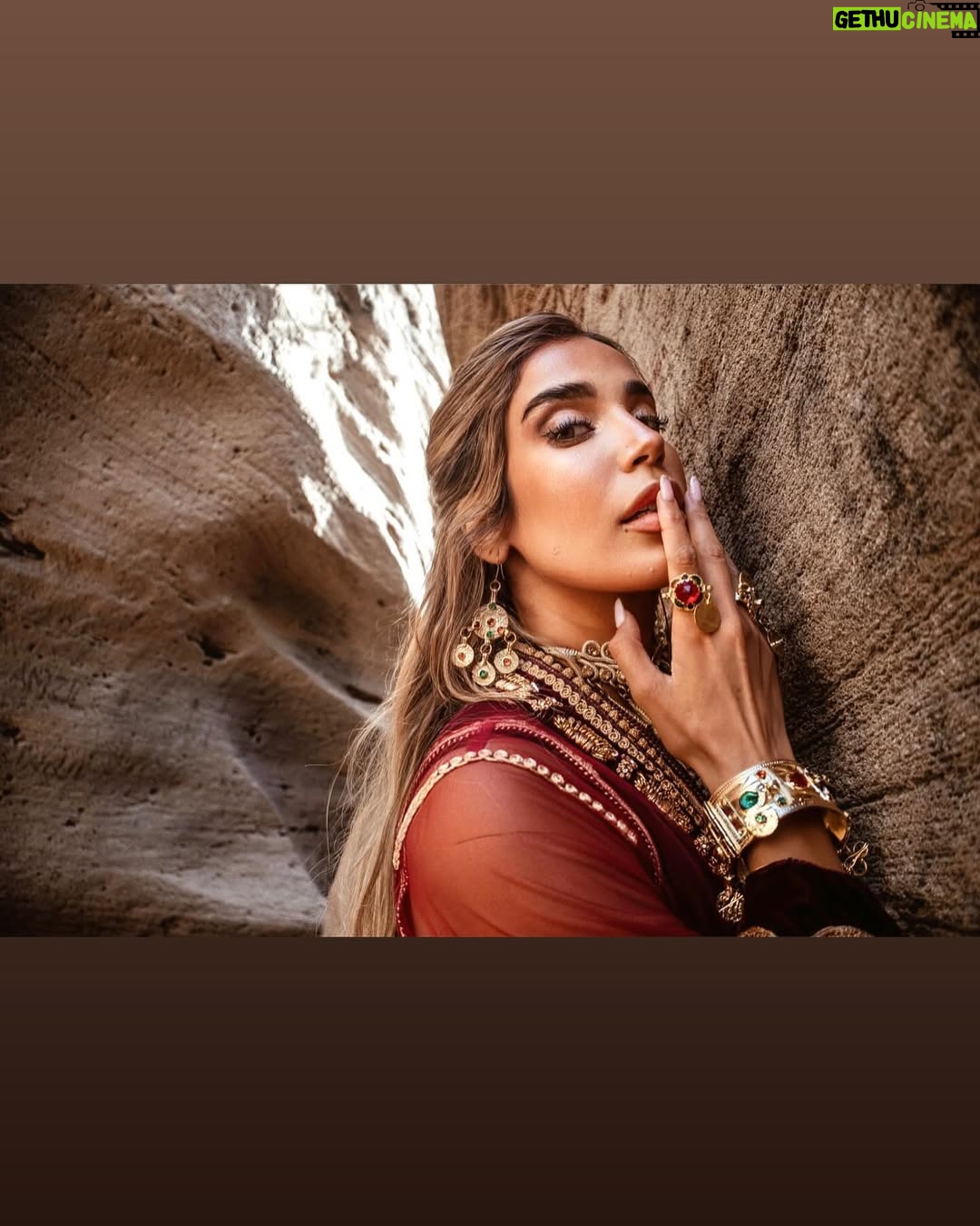 Karima Gouit - 117.8K Likes - وا لهاوا مانيغ لان إيهواوين ؟  ⵣ 

للفخامة عنوان @malika_mouzyene ✨🤎 

تصوير @othmanessahat ✨🤎