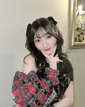Karin Miyamoto Instagram - ♡
⁡
2025年ありがとうございました✨️
⁡
2026年もよろしくお願いします🫶
⁡
まずは1/12 Zepp DiverCityから！！
⁡
#年末
#良いお年を
#2025
#2026
