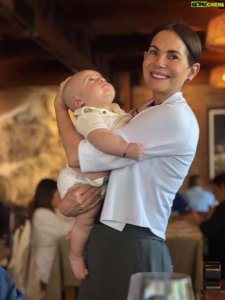 Karina Calmet - 36.5K Likes - Celebramos a mi mami @martabrugnar 🌻 por su cumpleaños! Primer año como Bisnonna apachurrando a su Rafito… Te amamos Mami❤️
