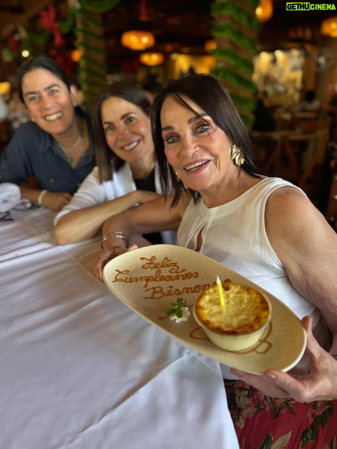 Karina Calmet - 36.5K Likes - Celebramos a mi mami @martabrugnar 🌻 por su cumpleaños! Primer año como Bisnonna apachurrando a su Rafito… Te amamos Mami❤️