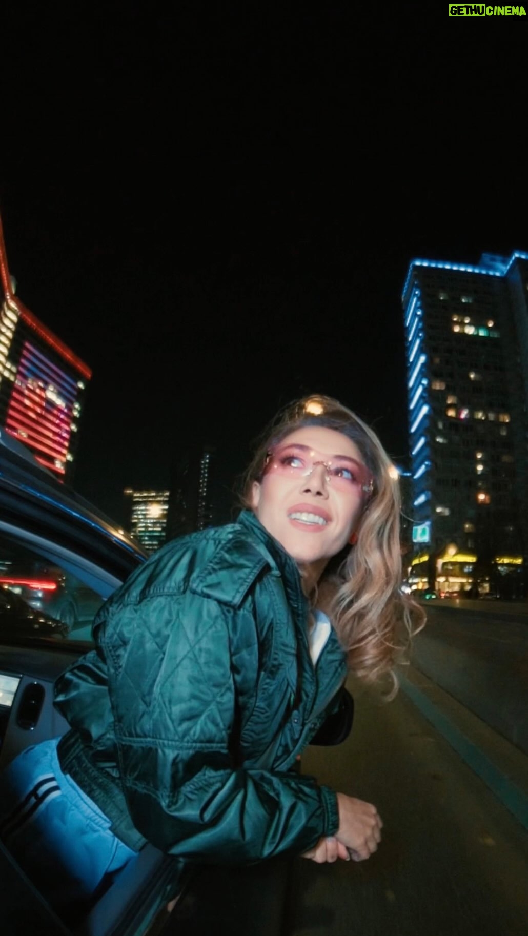 Karina Koks - 305 Likes - Лишь кину взгляд в сторону R’n’B и я уже там… 

ловите мою новую песню на всех музыкальных площадках.
Спасибо за лайки!

автор и продакшн: @bageerov 
#face2face