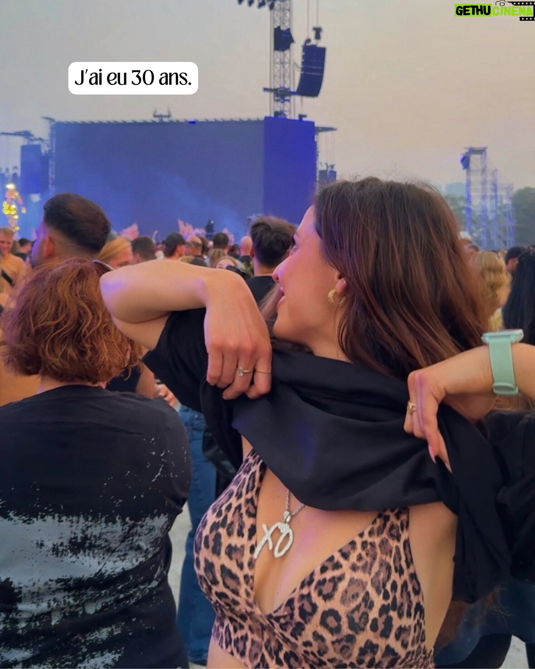 Karine St-Michel - 2.3K Likes - Ah oui, j’ai aussi découvert que j’avais un stalker et j’ai vu @machinegunkelly au Centre Bell 🎸 hihi. 
C’est mon année 2025. ✨LET’S GO 2026!✨